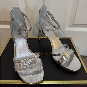 NWT. Michael Michael Kors Silver Heels Size 7